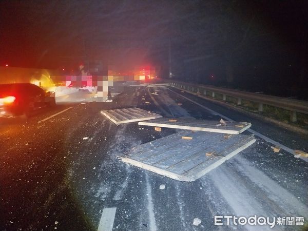 ▲▼       國道7車事故      。（圖／記者翁伊森翻攝）