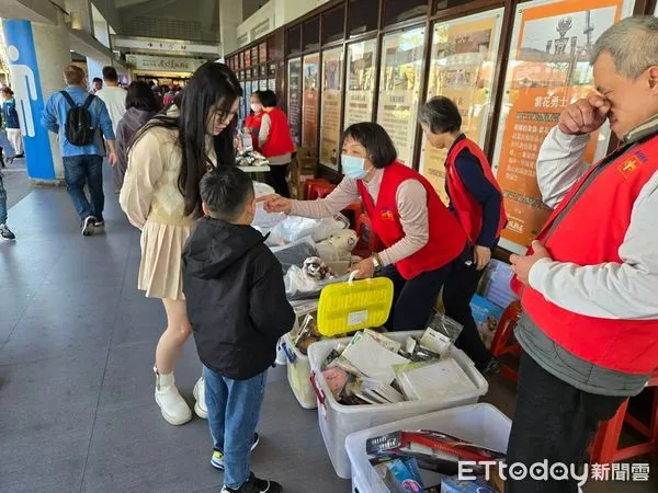 ▲全台家扶舉辦124場新春義賣，協助弱勢貧童生活所需、安心學習。（圖／南投家扶中心提供，下同）