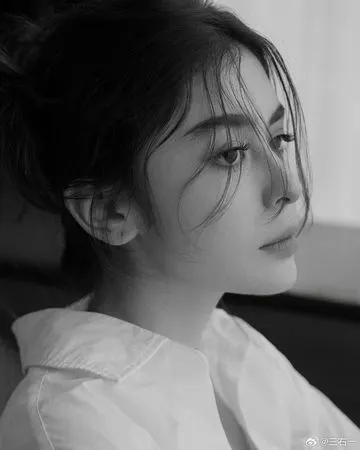 ▲▼詩琳。（圖／翻攝自微博／聽風有詩）