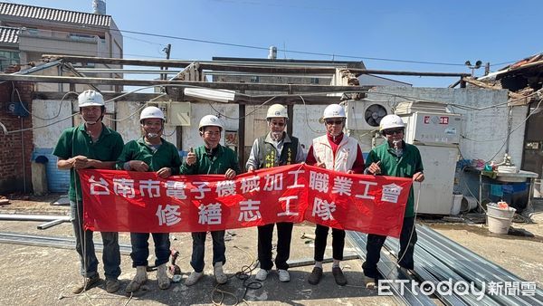 ▲台南市勞工局「做工行善團」修繕志工發揮專長，為弱勢家庭修繕房屋，致力於讓台南市成為幸福安居的城市。（圖／記者林東良翻攝，下同）