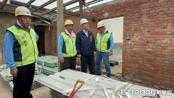 ▲台南市勞工局「做工行善團」修繕志工發揮專長，為弱勢家庭修繕房屋，致力於讓台南市成為幸福安居的城市。（圖／記者林東良翻攝，下同）