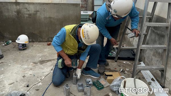 ▲台南市勞工局「做工行善團」修繕志工發揮專長，為弱勢家庭修繕房屋，致力於讓台南市成為幸福安居的城市。（圖／記者林東良翻攝，下同）