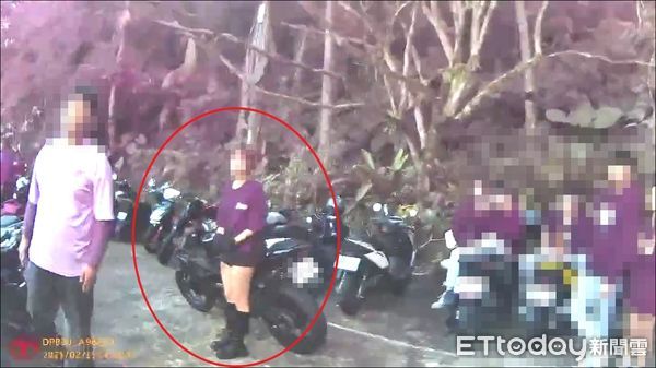 ▲李姓少女因無照駕駛、改裝機車又不服攔查，遭警員開出5張罰單。（圖／記者陸運陞翻攝）