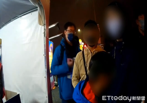 ▲8歲王姓男童也走失，幸有熱心民眾送至服務站，警方助母子團圓。（圖／桃園警分局提供）