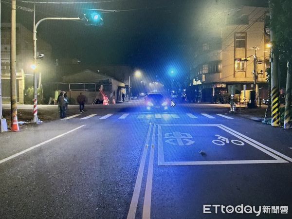 ▲▼        八旬老婦夜間外出在路口不幸遭撞，竹崎警呼籲行人仍應遵守交通規則     。（圖／記者翁伊森翻攝）