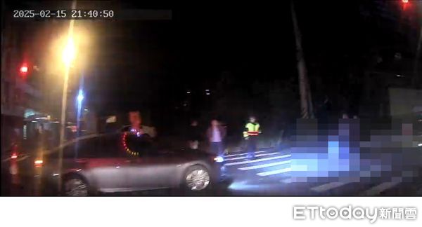 ▲▼        八旬老婦夜間外出在路口不幸遭撞，竹崎警呼籲行人仍應遵守交通規則     。（圖／記者翁伊森翻攝）