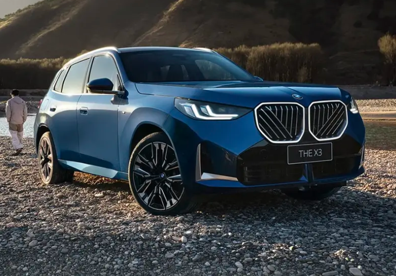▲X3長軸版大陸正式開賣，提供3款車型。（圖／翻攝自BMW）