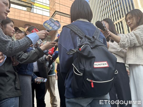 ▲▼台中新光三越氣爆，姜姓男樓管重傷，姊姊受訪。（圖／記者白珈陽攝）