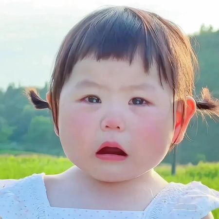 ▲▼4歲網紅慘摔片挨轟！年賺天價網質疑：為流量虐童。（圖／翻攝自微博）