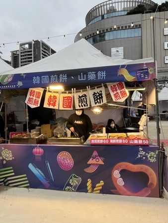 ▲帶環保餐具逛台灣燈會市集