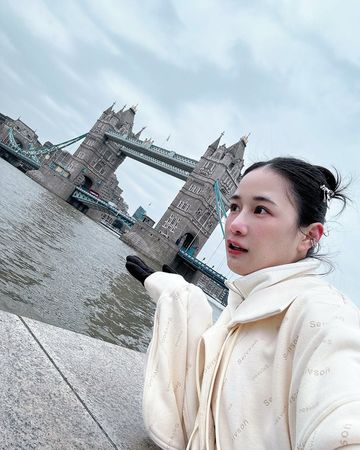▲千千近日前往英國旅遊。（圖／翻攝自Instagram／khshu_）