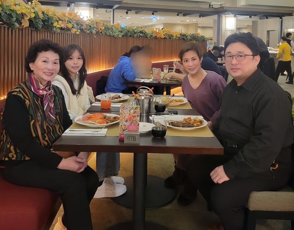 ▲▼小彤老師的氣色非常好。（圖／馬可孛羅提供）