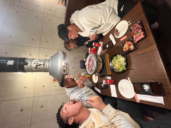 ▲樂天球員大啖美崎牛。（圖／樂天桃猿提供）