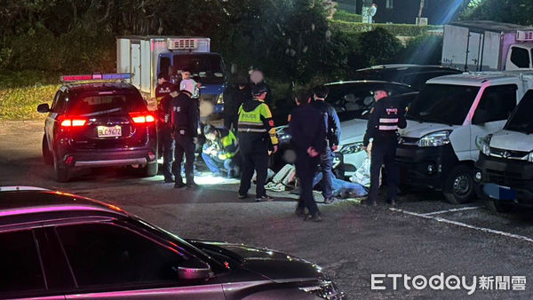 ▲汐止警方出動快打部隊逮捕涉嫌鬥毆的黑衣人。（圖／記者張君豪翻攝）