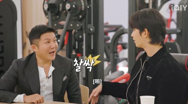 ▲金秀賢模仿光熙。（圖／翻攝自愛奇藝）