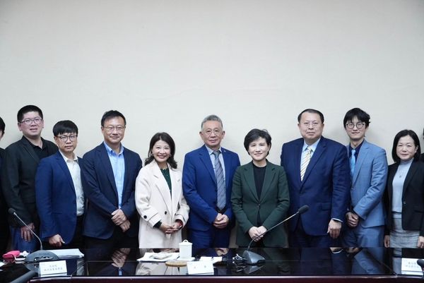 ▲▼台灣資安大聯盟拜會行政院副院長鄭麗君。（圖／台灣資安大聯盟提供）