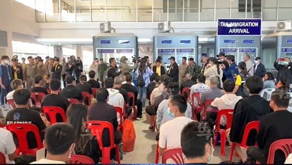 ▲▼詐騙受害者被從園區內救出。（圖／翻攝CCTV）