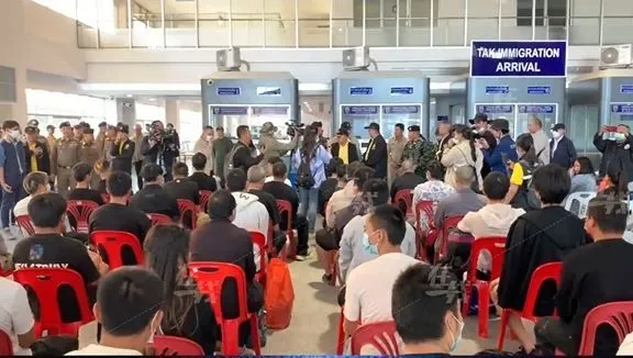 ▲▼詐騙受害者被從園區內救出。（圖／翻攝CCTV）