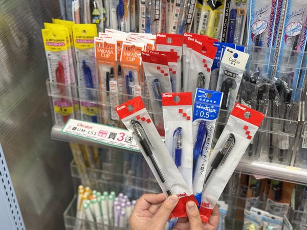 ▲▼7-11超商優惠，濃萃系列咖啡、厚乳拿鐵「買6送6」，指定文具「買3送1」。（圖／業者提供）