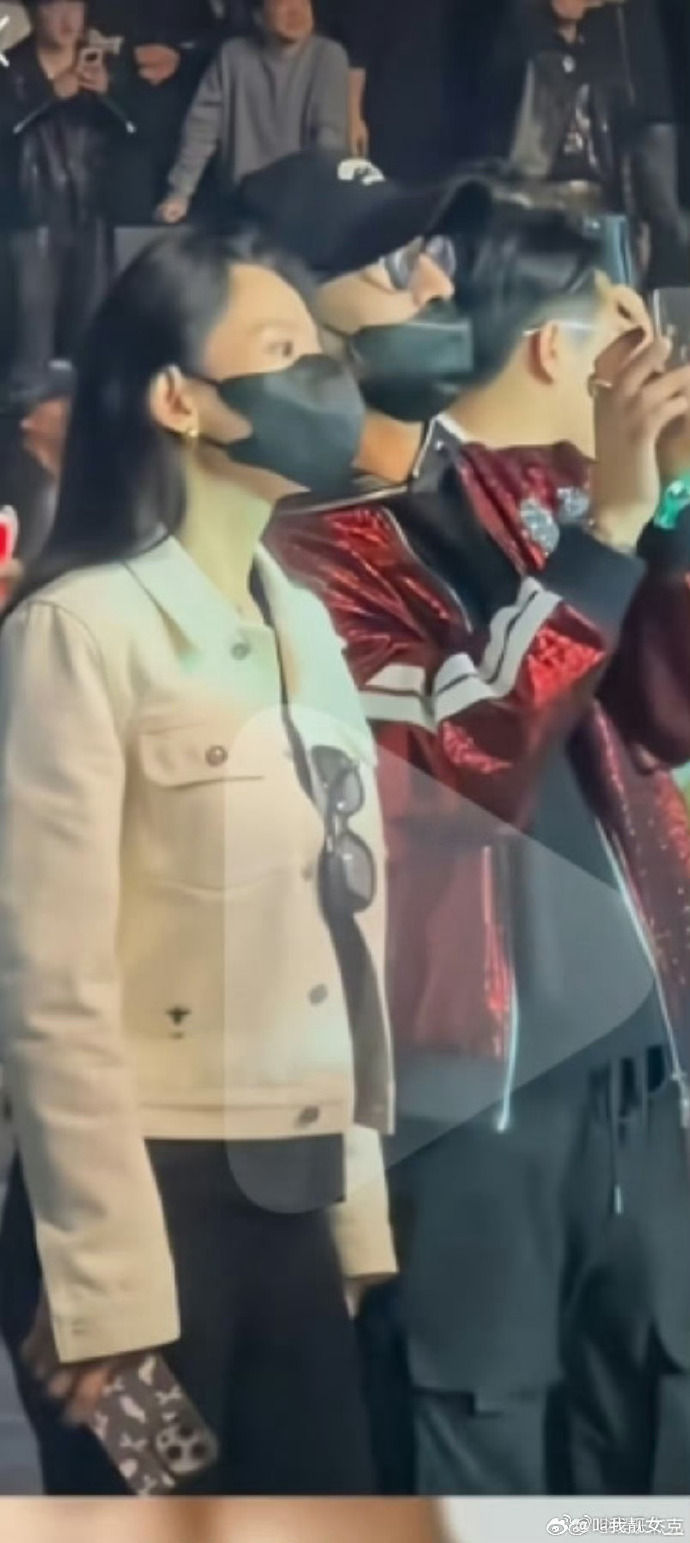 ▲▼汪峰認愛小19歲網紅森林北，女方被瘋傳懷孕。（圖／翻攝自微博）