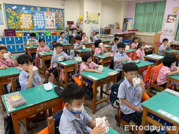 ▲▼  學童每週兩次的鮮奶供應，嘉義市成為全台第一個涵蓋國中小及幼兒園的縣市  。（圖／嘉義市政府提供）