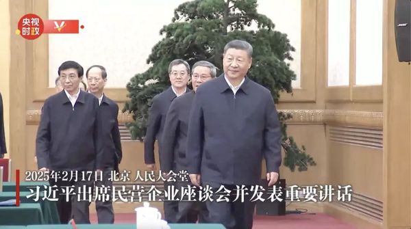 馬雲回中國了！參加習近平的座談會，小米、華為等多家創辦人都來。（翻自《央視》）