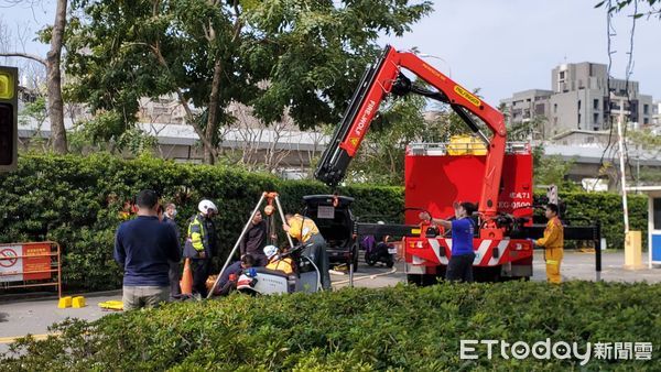 ▲▼台北花博公園驚傳工安意外，男子不慎摔落涵洞送醫救治             。（圖／記者黃彥傑攝）