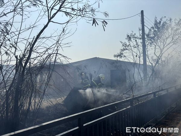 ▲金門雜草火警。（圖／記者林名揚翻攝，下同）