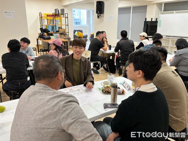 ▲為鼓勵青年積極參與公共事務並推動城市發展，市長黃偉哲特別移師至友愛市場數位創生聚落，舉辦「台南市政府第4屆青年事務委員會共識交流會」。（圖／記者林東良翻攝，下同）