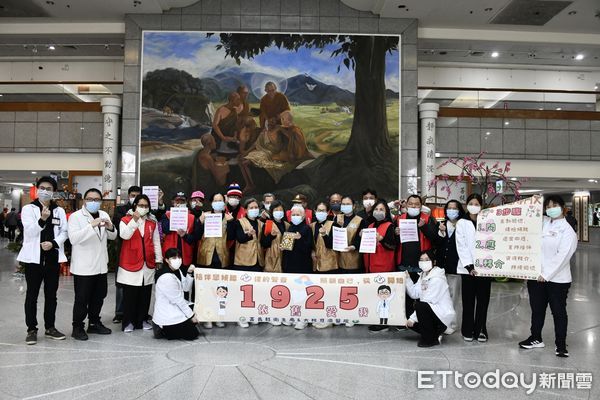 ▲▼   嘉義大林慈濟醫院身心醫學科日間病房學員9年前組成「總舖師團隊」捐獎勵金   。（圖／大林慈濟醫院提供）