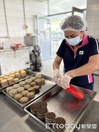 ▲▼   嘉義大林慈濟醫院身心醫學科日間病房學員9年前組成「總舖師團隊」捐獎勵金   。（圖／大林慈濟醫院提供）