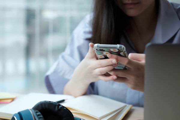 ▲▼12至17歲青少年輕生人數5年來增幅6%，兒福聯盟調查情緒危機原因，來自課業壓力、對未來迷惘，另一原因可能來自社群。（圖／兒福聯盟提供）
