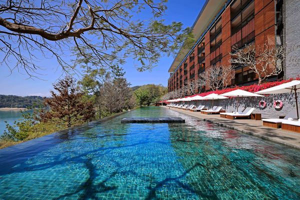 ▲涵碧樓及日月潭櫻花。（圖／涵碧樓提供）