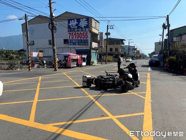 ▲高樹鄉南興路16日下午發生三車交通事故             。（圖／記者陳崑福翻攝）