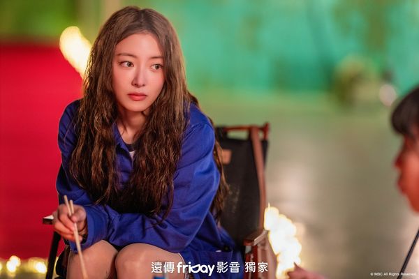 ▲▼羅人友化特殊妝，零下還是熱到冒汗，李世榮心疼旁邊搧風。（圖／friDay影音提供）