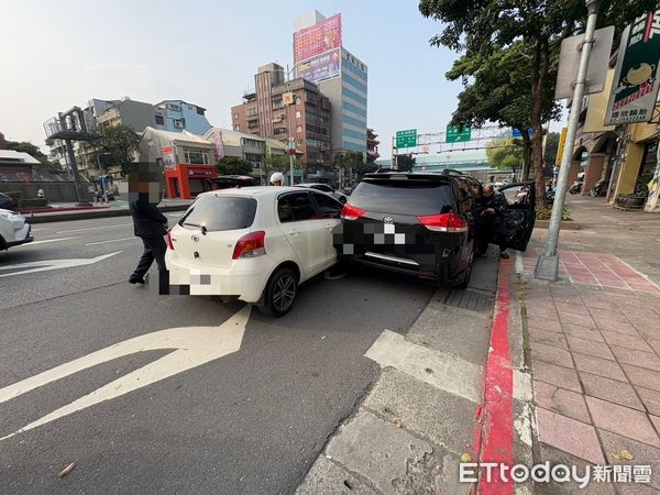 ▲▼ 民進黨籍立委王世堅發生車禍。（圖／記者張君豪翻攝，下同）