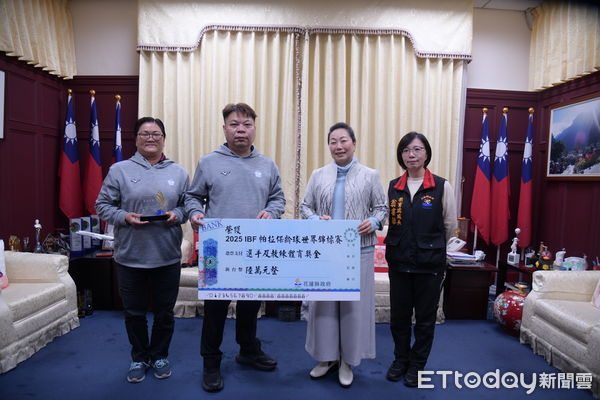 ▲▼花蓮縣選手黃賢文拜會縣長徐榛蔚並獲頒錦旗與獎金。（圖／花蓮縣政府提供，下同）