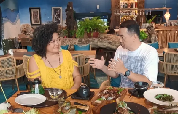 ▲▼「全聯先生」邱彥翔（右）在螢光幕前神隱2年多，近日接下節目《海味61號》第二季主持棒 。（圖／公視台語台提供）