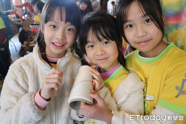 ▲中華醫事科技大學攜手南大附小彩虹斑馬團隊，執行「虱目魚の科學教室」計畫，親子參訪台江生技、和明紡織及媽祖宮九塊厝生態園區。（圖／記者林東良翻攝，下同）