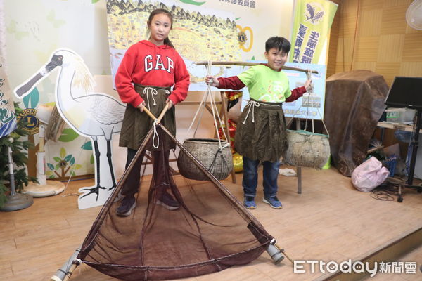 ▲中華醫事科技大學攜手南大附小彩虹斑馬團隊，執行「虱目魚の科學教室」計畫，親子參訪台江生技、和明紡織及媽祖宮九塊厝生態園區。（圖／記者林東良翻攝，下同）