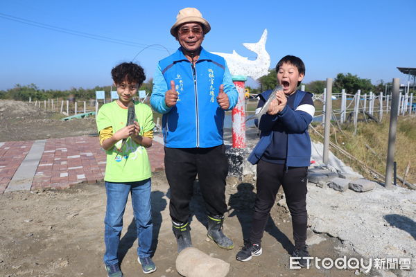 ▲中華醫事科技大學攜手南大附小彩虹斑馬團隊，執行「虱目魚の科學教室」計畫，親子參訪台江生技、和明紡織及媽祖宮九塊厝生態園區。（圖／記者林東良翻攝，下同）