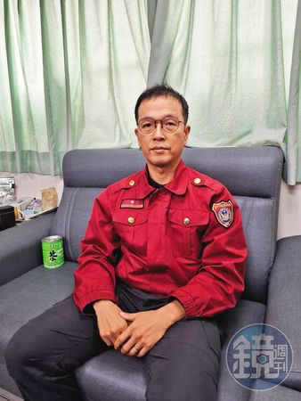 首先率隊進入氣爆現場的消防分隊長廖維封（圖）說，當時伸手不見五指。（林慶祥攝）