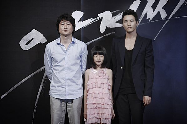 ▲▼《大叔》金賽綸　元斌　導演李政秉。（圖／翻攝自NAVER MOVIE）