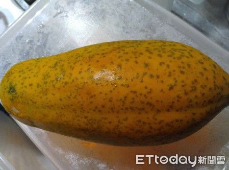 衛生局稽查春日木瓜牛奶。（圖／衛生局提供）