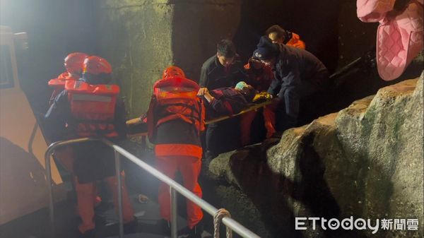 ▲馬祖男子急性腎衰竭，海巡協助送醫。（圖／記者林名揚翻攝，下同）