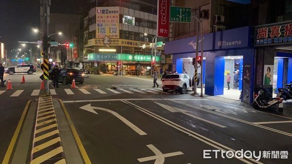 ▲45歲男子駕駛自小客車於西門路蛇行危險駕駛，先擦撞路邊機車後，再碰撞另一自小客車，雙方無酒駕，蛇行駕駛行為將依公共危險罪嫌送辦。（圖／記者林東良翻攝，下同）