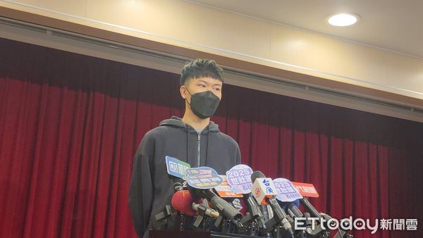 ▲▼             台中新光三越氣爆，市長盧秀燕公開表揚熱心英雄。（圖／記者游瓊華攝，下同）