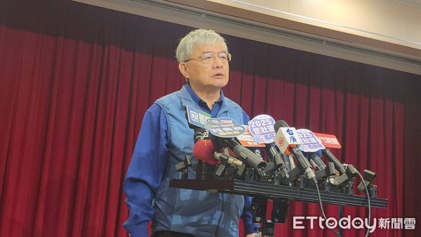 ▲▼             台中新光三越氣爆，市長盧秀燕公開表揚熱心英雄。（圖／記者游瓊華攝，下同）