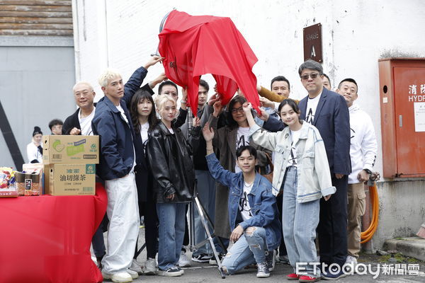▲▼《男公館》開機記者會，演員陳奕、張立昂、吳思賢、羅宏正、周予天、石知田、孫沁岳、林輝煌、李千娜、邱偲琹、李銘忠、邵奕玫、謝承均、尹彥凱出席。（圖／記者湯興漢攝）