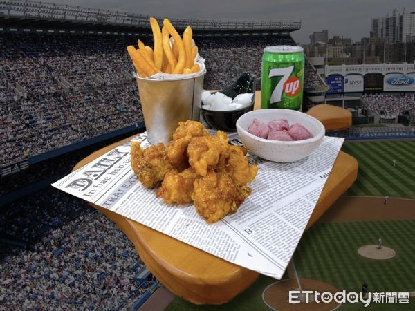 ▲▼bb.q CHICKEN經典賽應援餐 。（圖／業者提供）